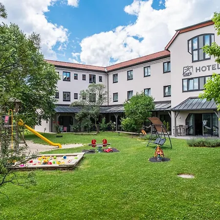 Hotel Jufa Am 3*