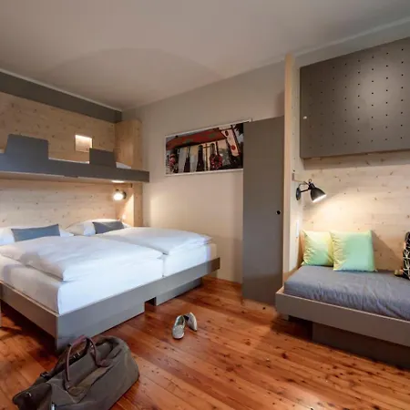 Jufa Hotel 3*