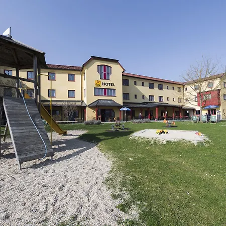 Jufa Am Hotel 3*