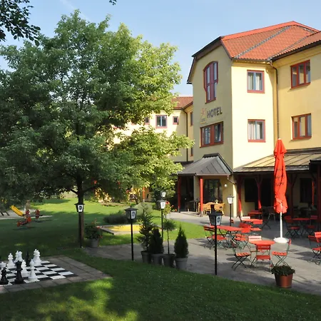 Hotel Jufa Am 3*