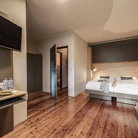 Hotel Jufa Am 3*